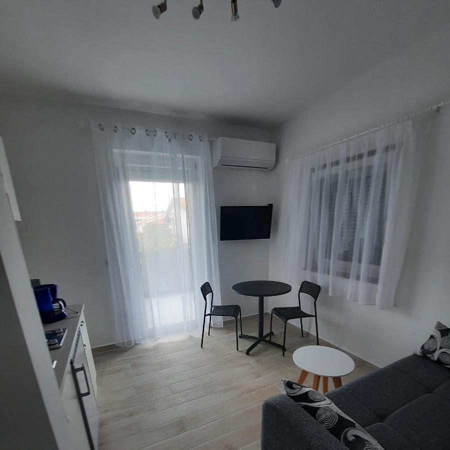 Matkovic Apartment Vir